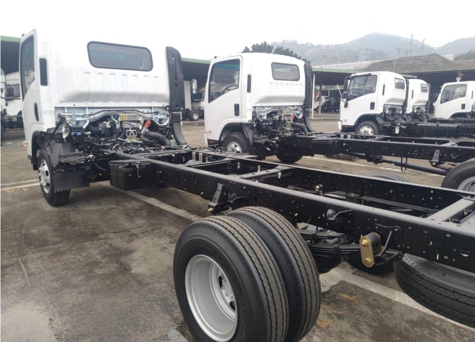ISUZU NPR SUPER JAMBO 8T 2